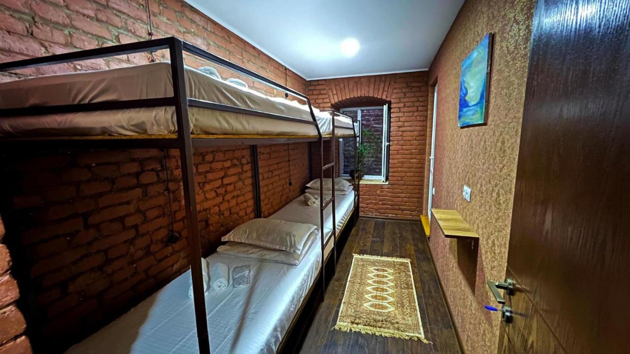 Hostel Pirosmani Tbilisi Exteriör bild