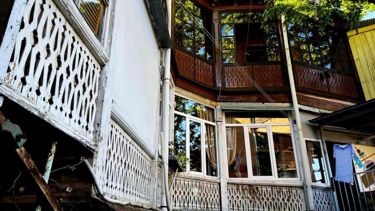 Hostel Pirosmani Tbilisi Exteriör bild